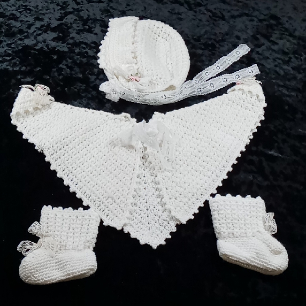 Beautiful New Handmade Crochet Baby Set Bonnet Booties & Capelet Girls 3-6 Month